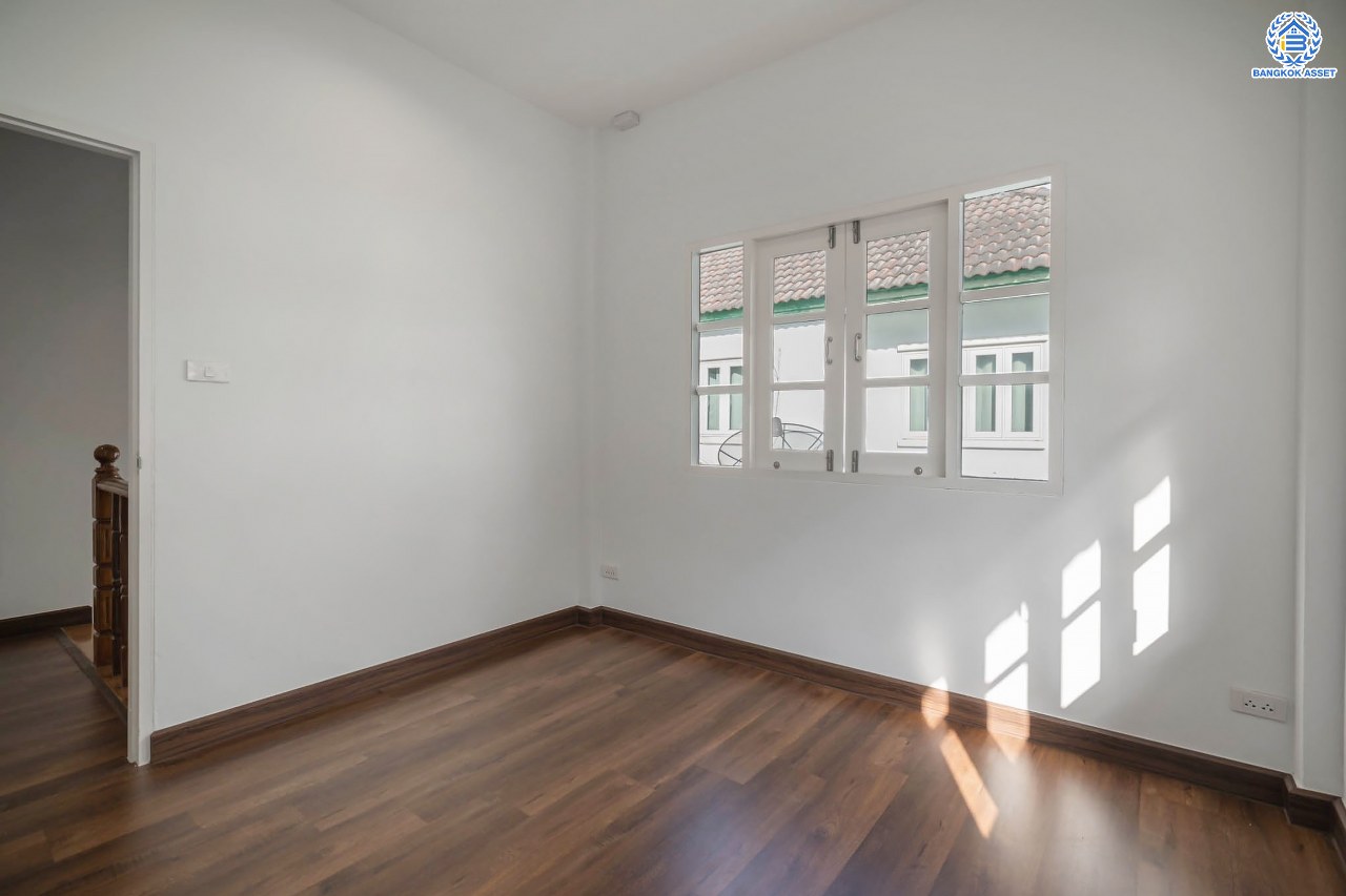 บ้านมือสองตกแต่งใหม่ โครงการ ประดับดาว2 ท่าอิฐ ตกแต่งครบครัน พร้อมอยู่ เนื้อที่ 57 ตร.ว. ฟังก์ชัน 3 ห้องนอน 2 ห้องน้ำ พร้อมห้องอเนกประสงค์ชั้นล่าง 1 ห้อง พื้นที่ใช้สอยกว้างขวาง บนทำเลที่ดีที่สุด เชื่อมต่อได้หลายเส้นทาง ใกล้รถไฟฟ้าสายสีม่วง "สถานีบางรักน้อยท่าอิฐ"